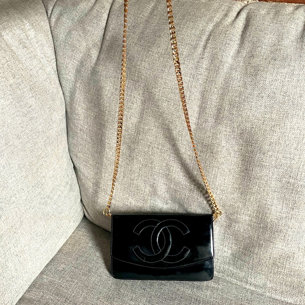 Vintage patent leather Chanel WOC